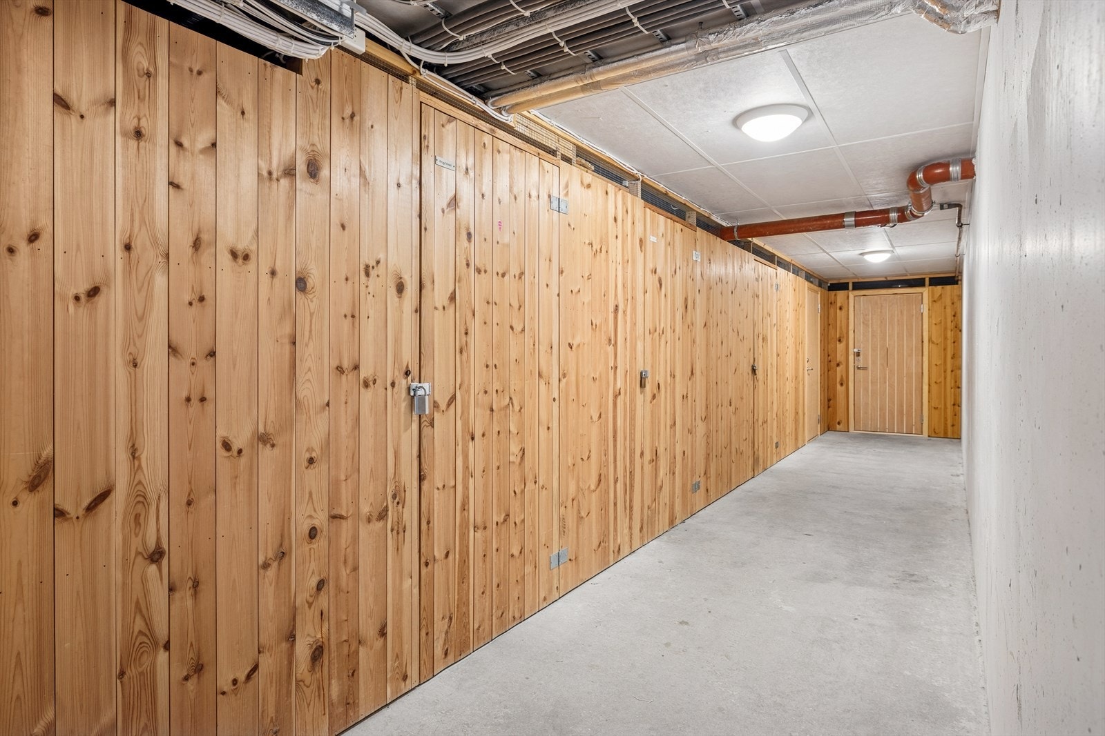 Stor bod i parkeringskjeller på ca 11m2. Galleribilde