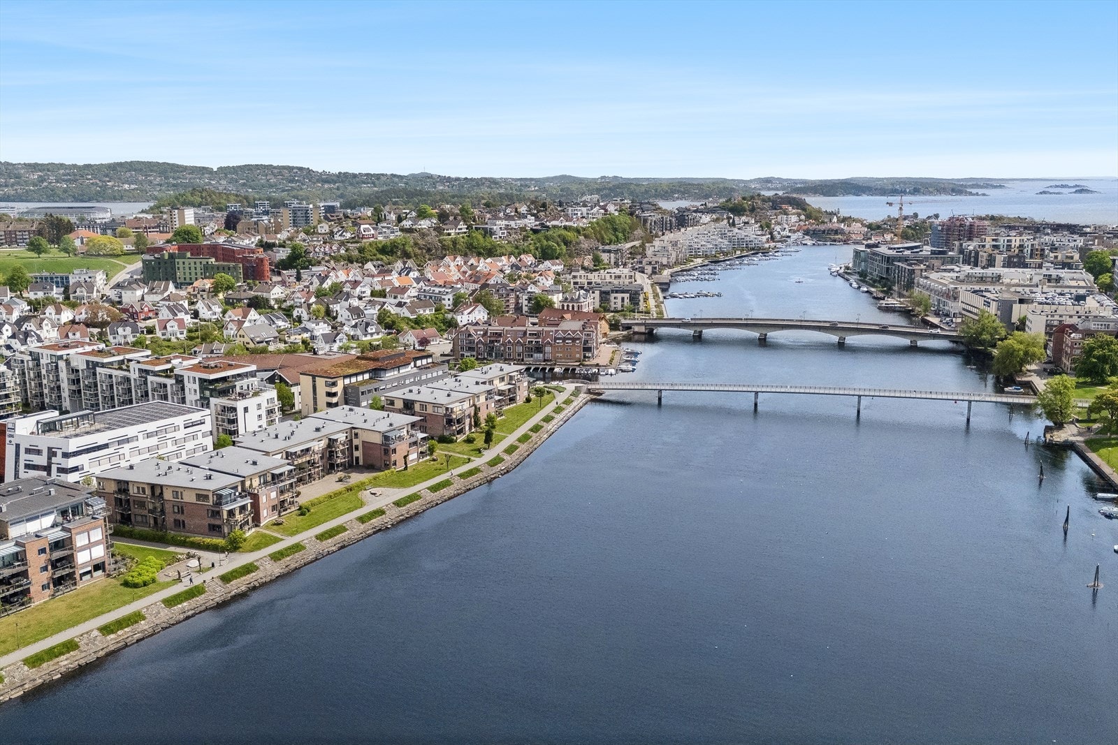 Området har mye å by på, og er helt ideelt for de som ønsker å bo sentralt, men også nyte utsikt fra elven Otra. Galleribilde