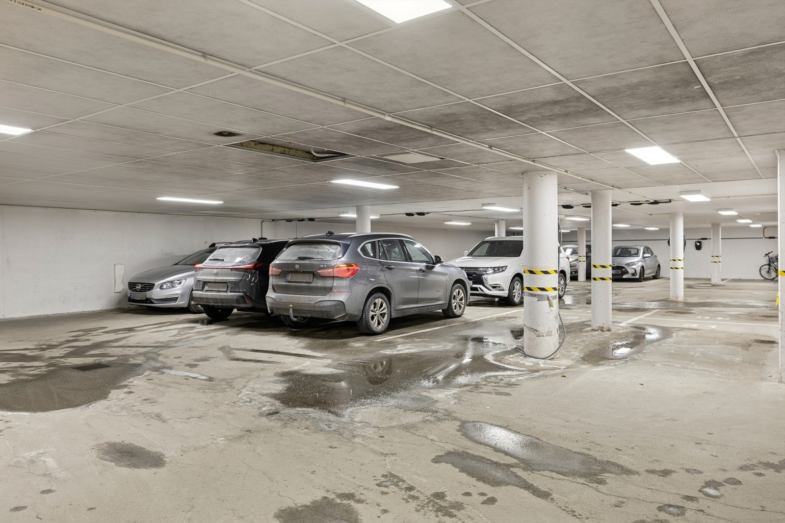 Det medfølger to faste p-plasser til leiligheten. Galleribilde