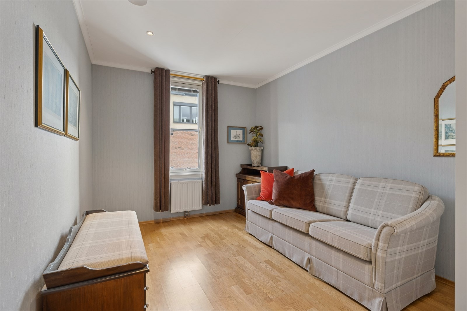 Soverom 2 er av fin størrelse og kan innredes som gjesterom, walk-in eller kontor. Galleribilde