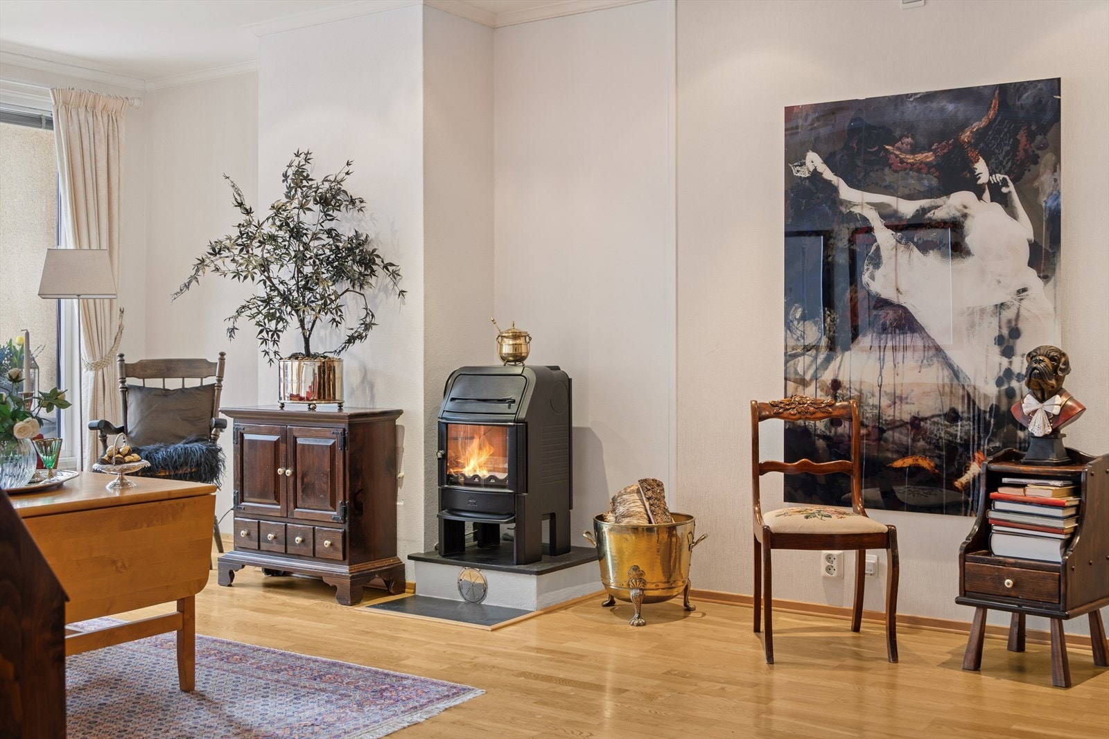 Vedovn i stue gir god varme på kalde vinterdager. Galleribilde