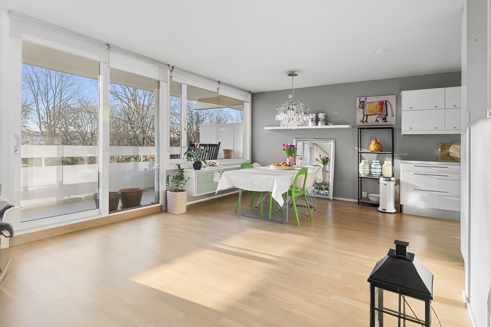 God plass til møblering i stuen Galleribilde