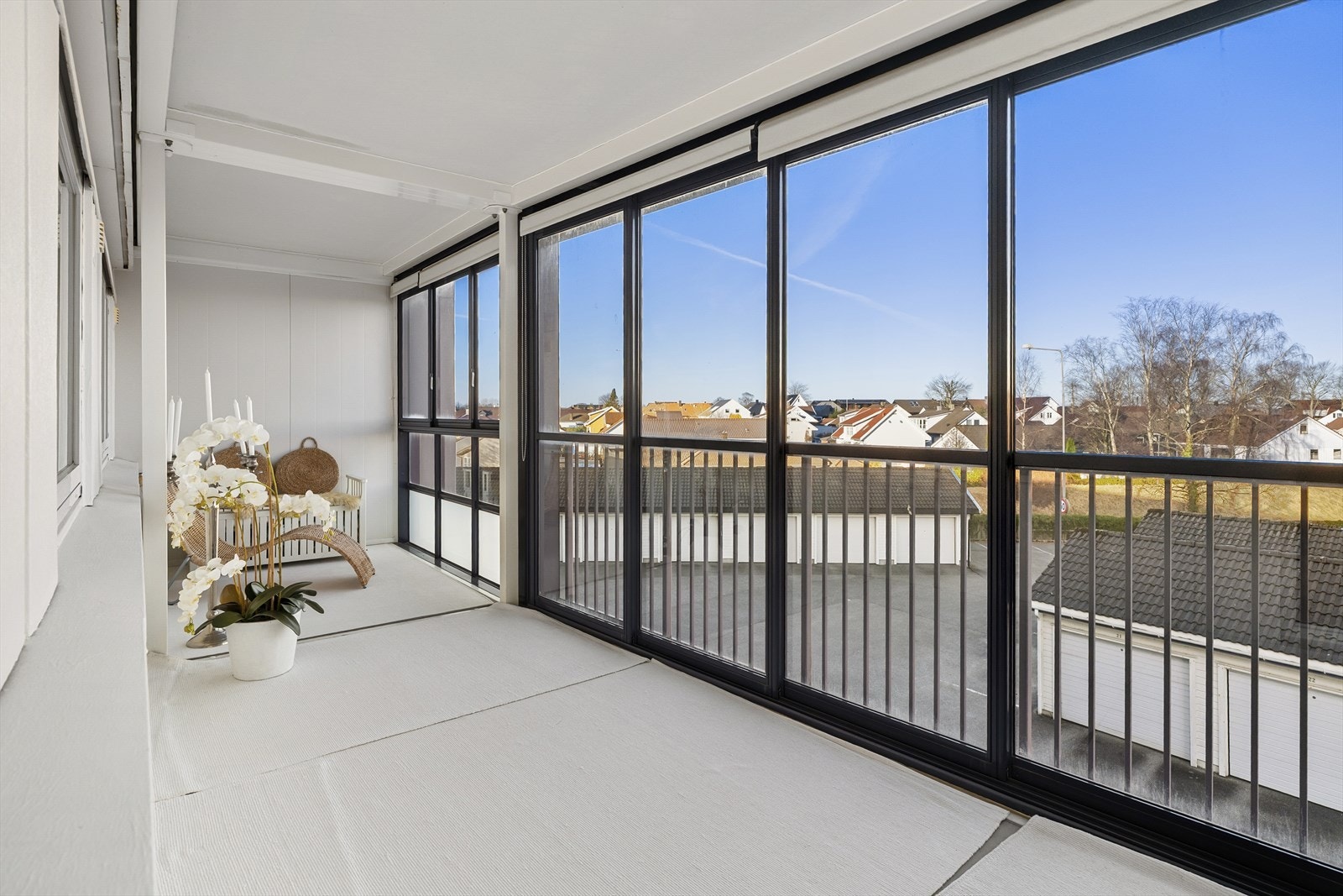 Nordvestvendt innglasset balkong Galleribilde