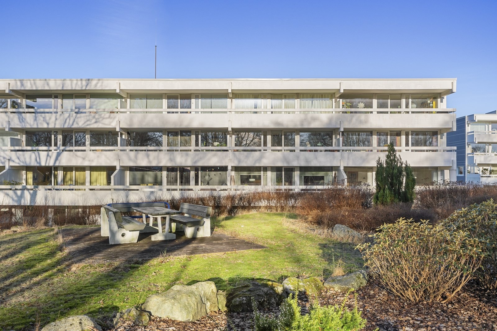 Fin plassering i 3.etg med sørvendte balkonger ut mot friområde Galleribilde