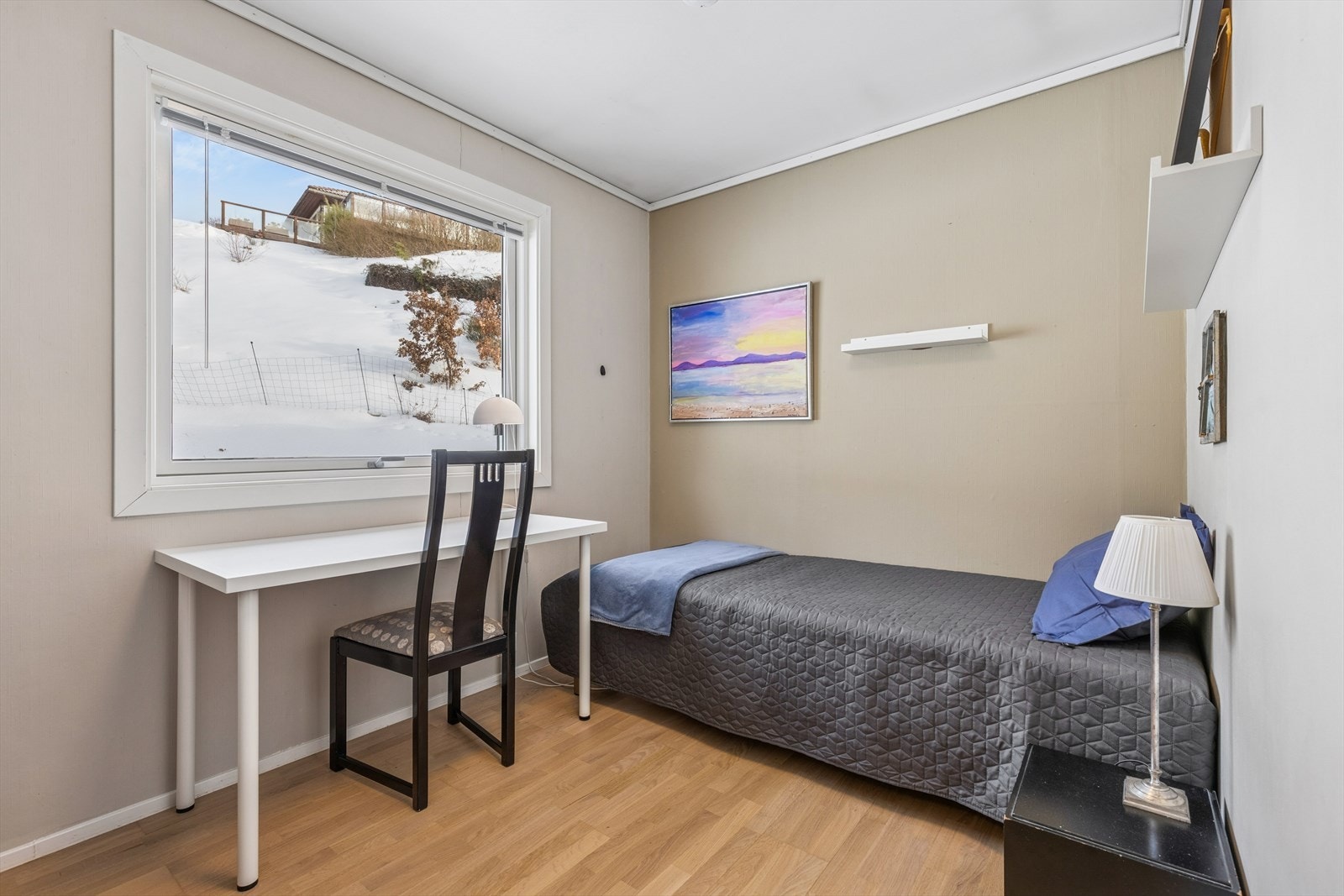 Soverom 3 i hovedetasjen. 4 gode soverom totalt i huset Galleribilde