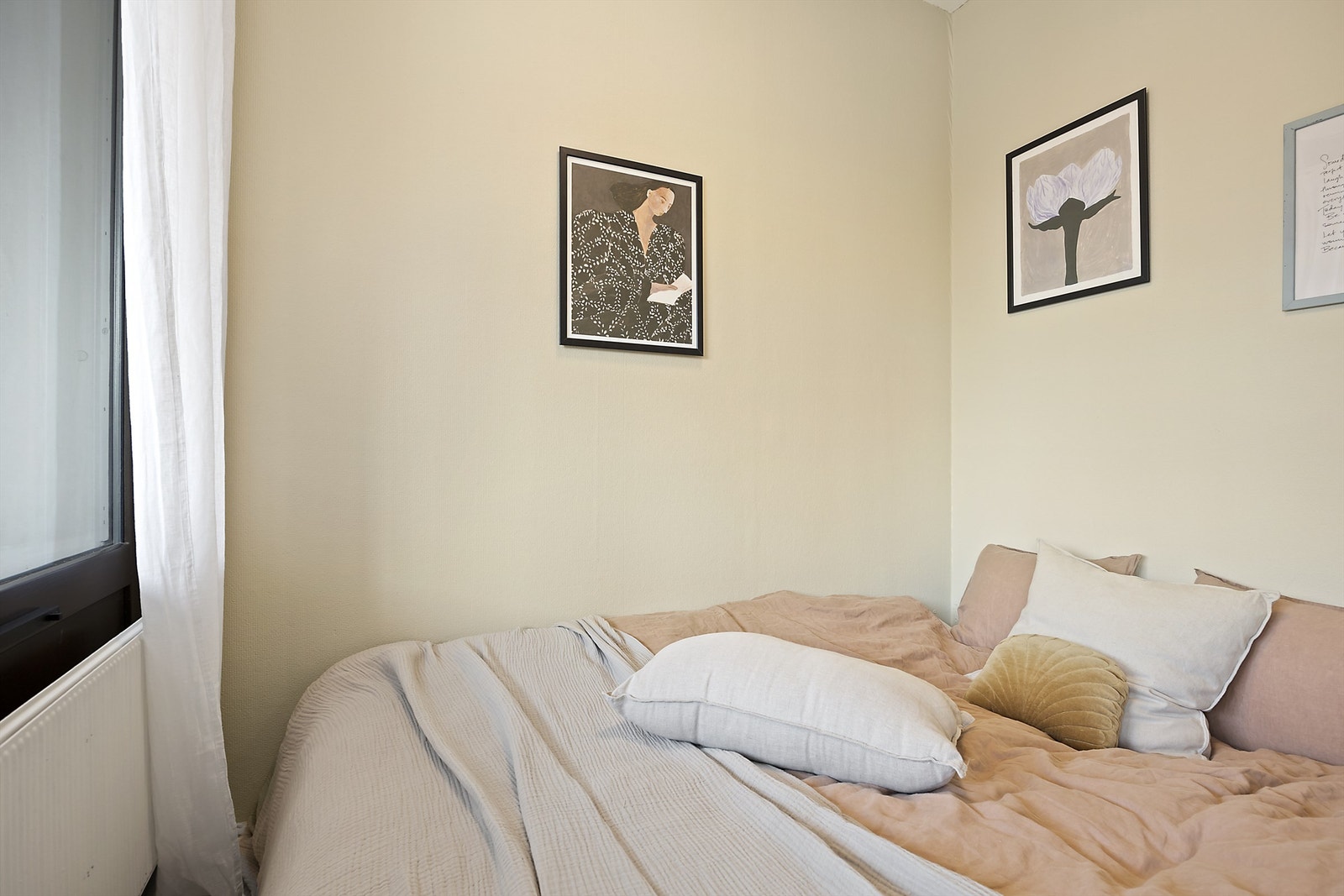 Alkoven har plass til seng og skaper en adskilt og privat sovesone. Galleribilde