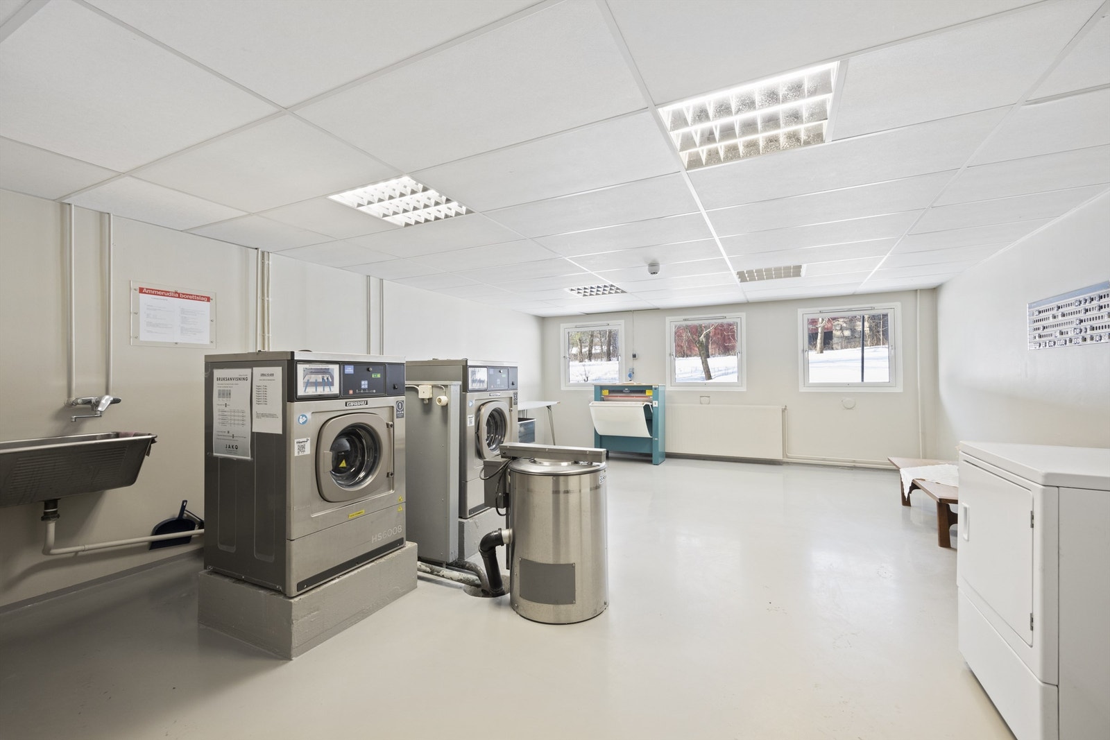 Borettslaget har fellesvaskeri i hver blokk, som er inkludert i felleskostnadene. Galleribilde