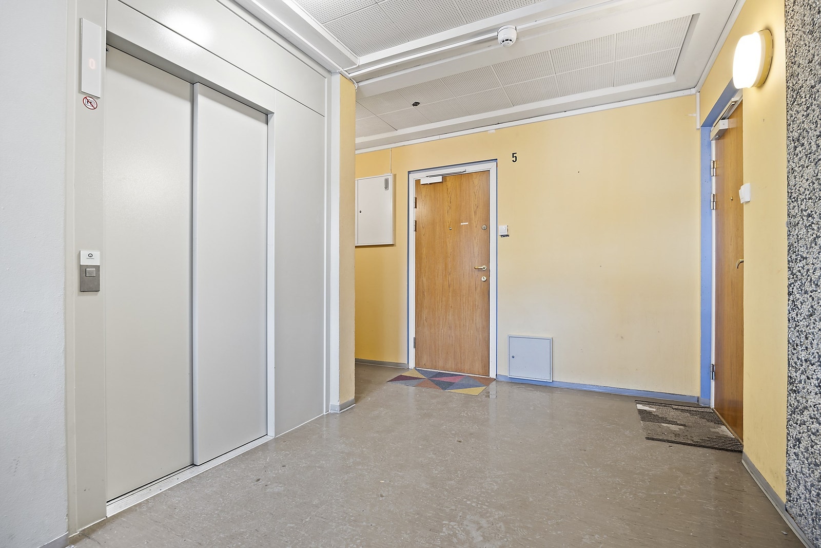 Bygget har to heiser som gir enkel adkomst til leiligheten. Galleribilde