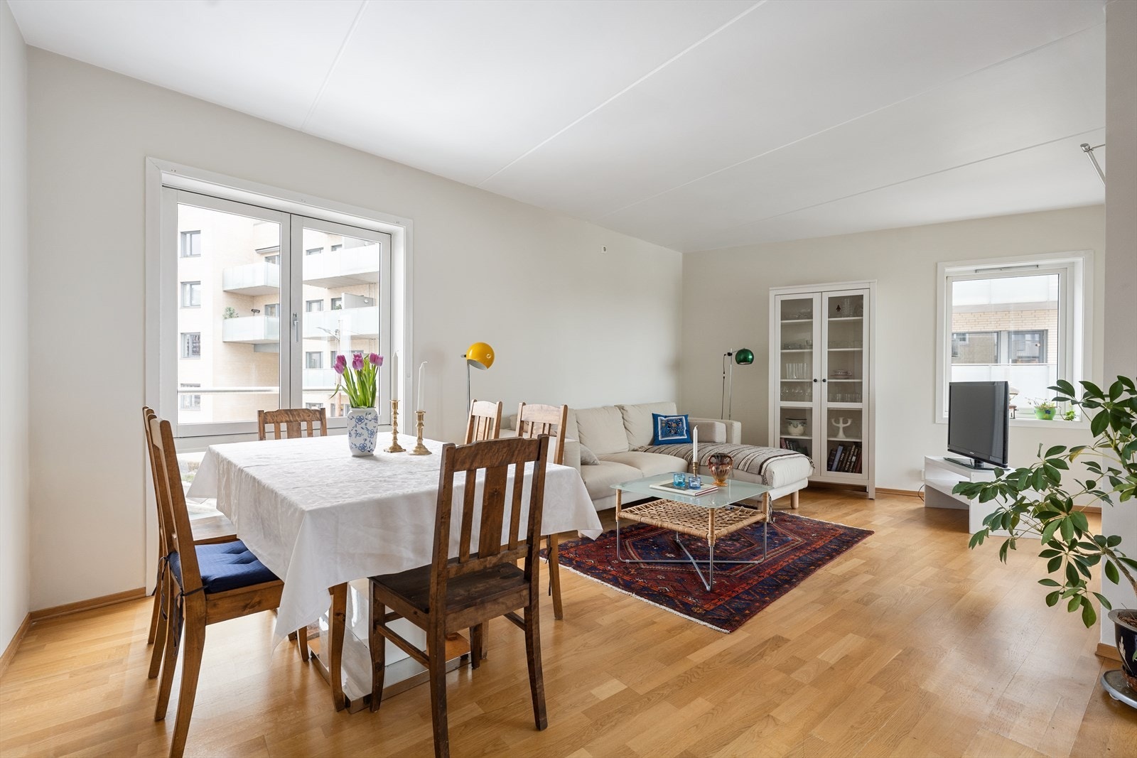 Stue med plass til spisestue Galleribilde