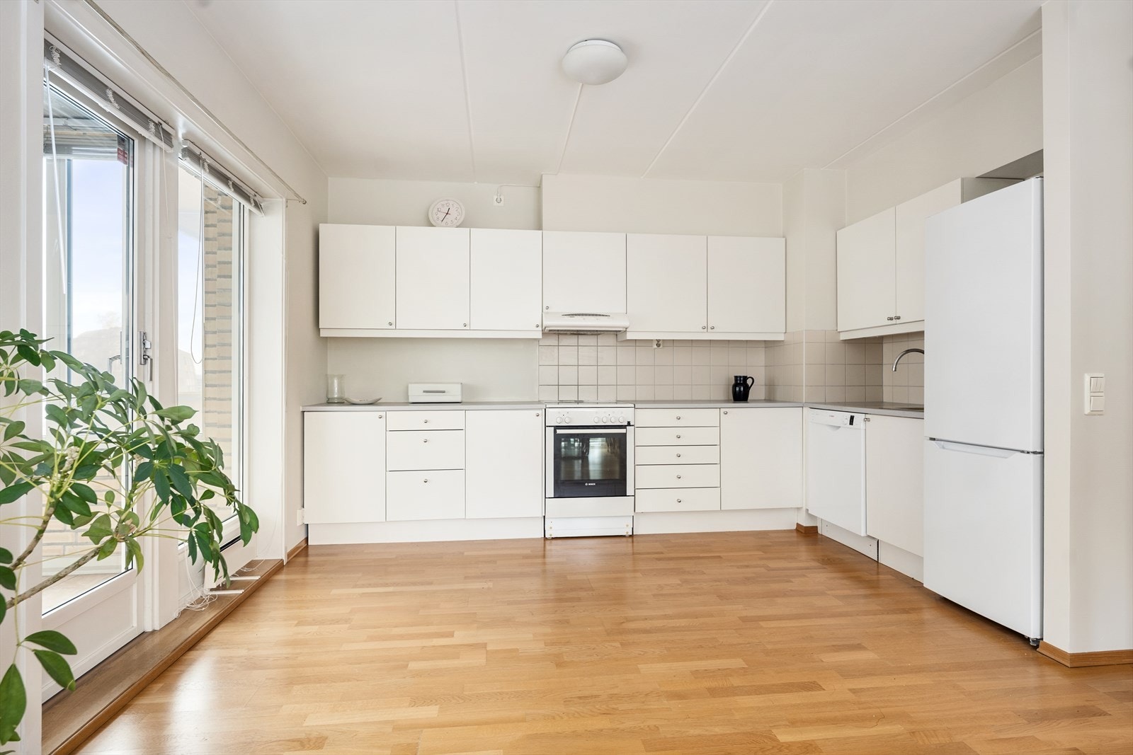 Kjøkken med hvitevarer Galleribilde