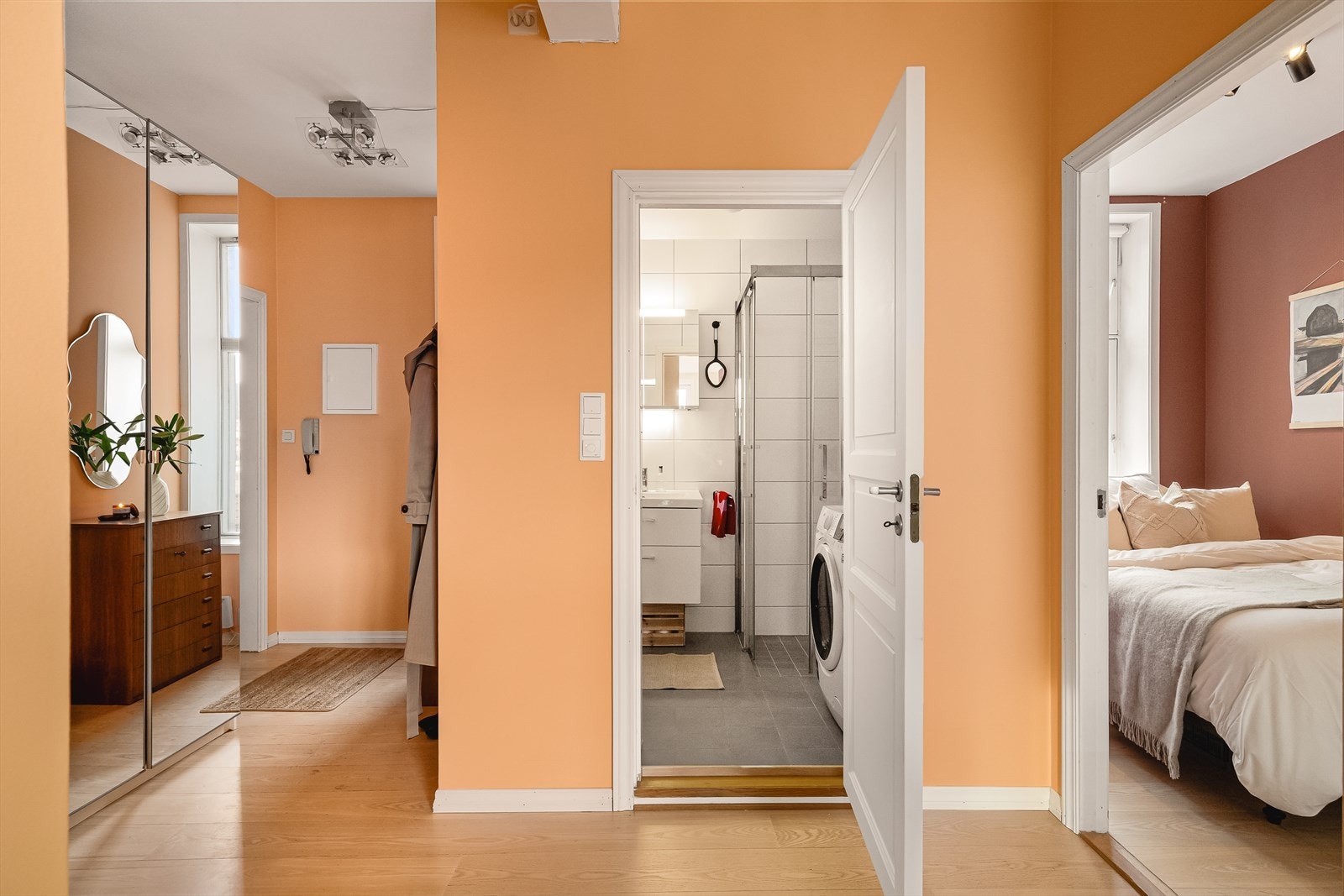 - Varmtvann, grunnpakke tv/internett m.m. er inkludert i felleskostnadene - Galleribilde