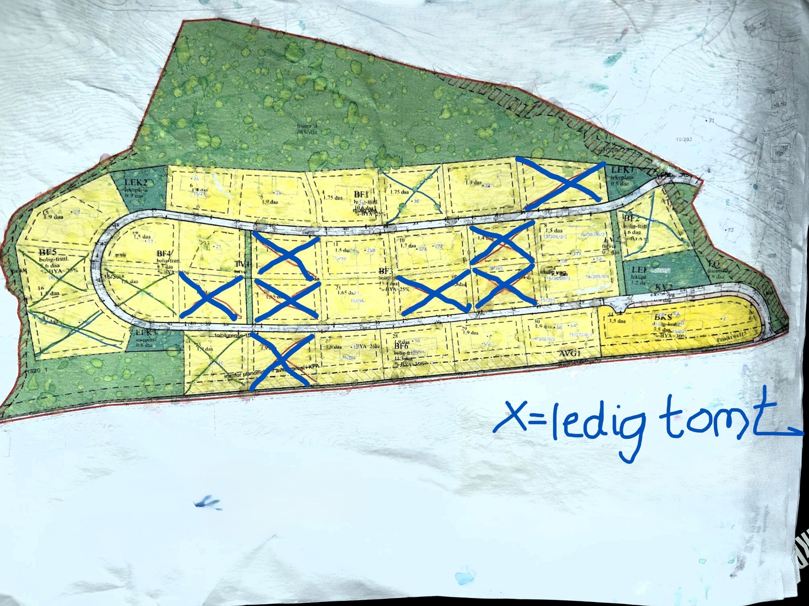 Tomter merket med blå X er for salg. Størrelsen varierer fra 1,5 - 2,5 mål Galleribilde