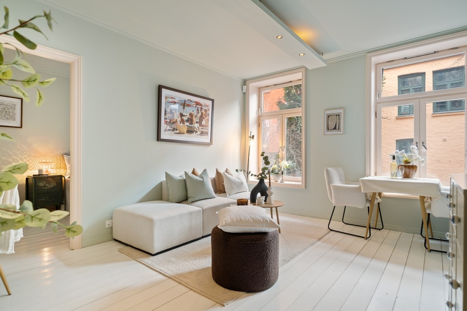 Leiligheten ligger i umiddelbar nærhet til absolutt alt du trenger, med kort gåavstand til shopping i Bogstadveien, samt hyggelige kafeer og spisesteder. Galleribilde