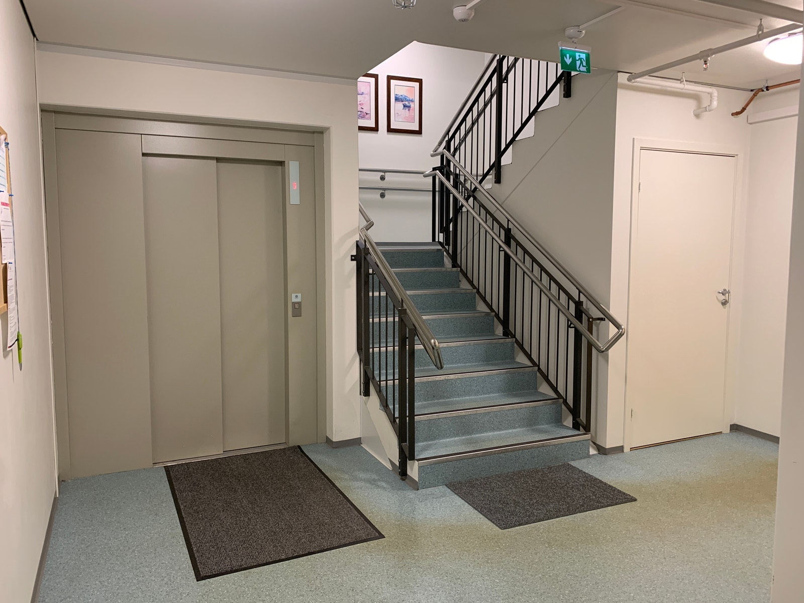 Heis og gode trapper. Galleribilde