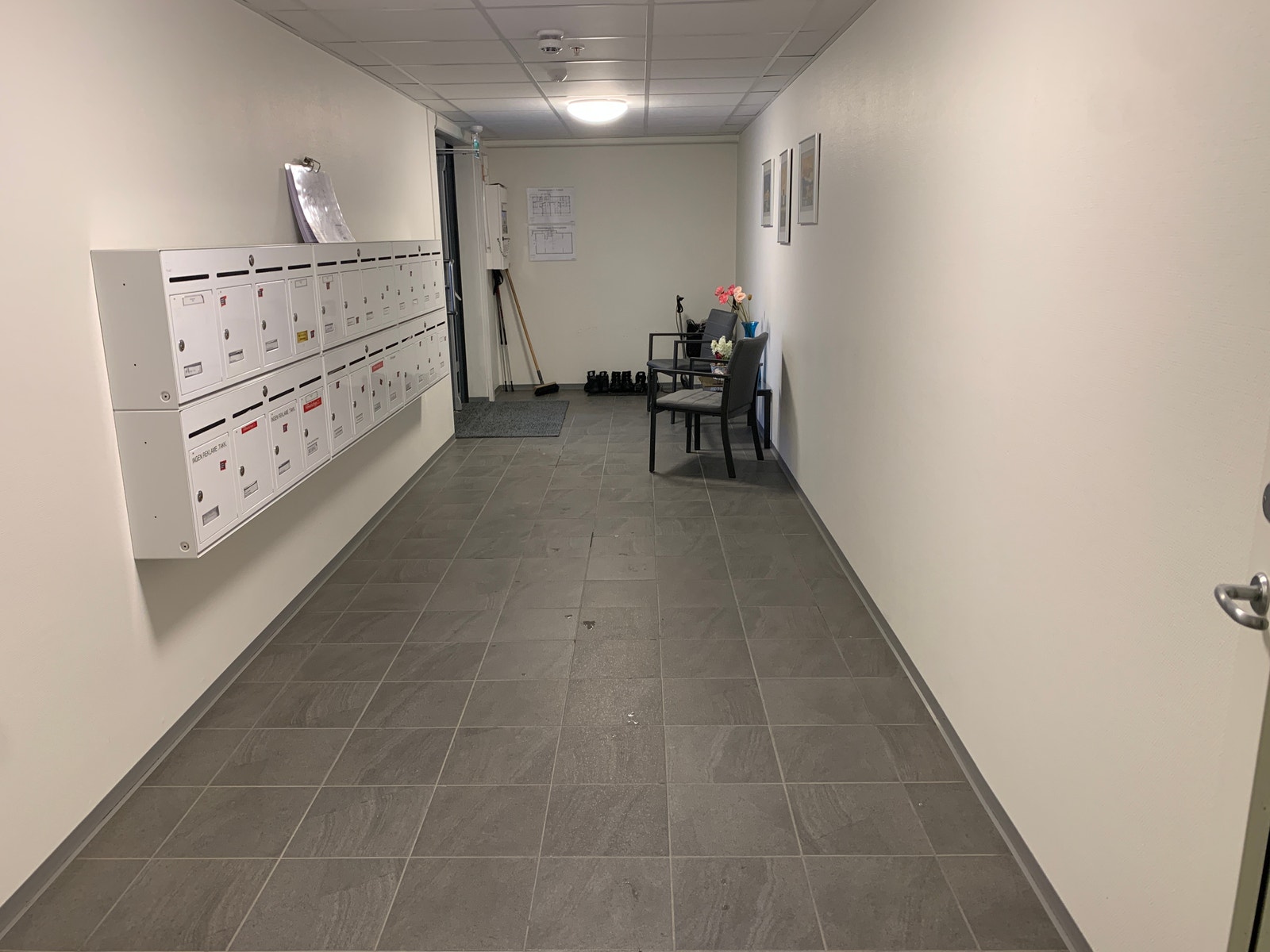 Romslig og velholdt inngangsparti. Galleribilde