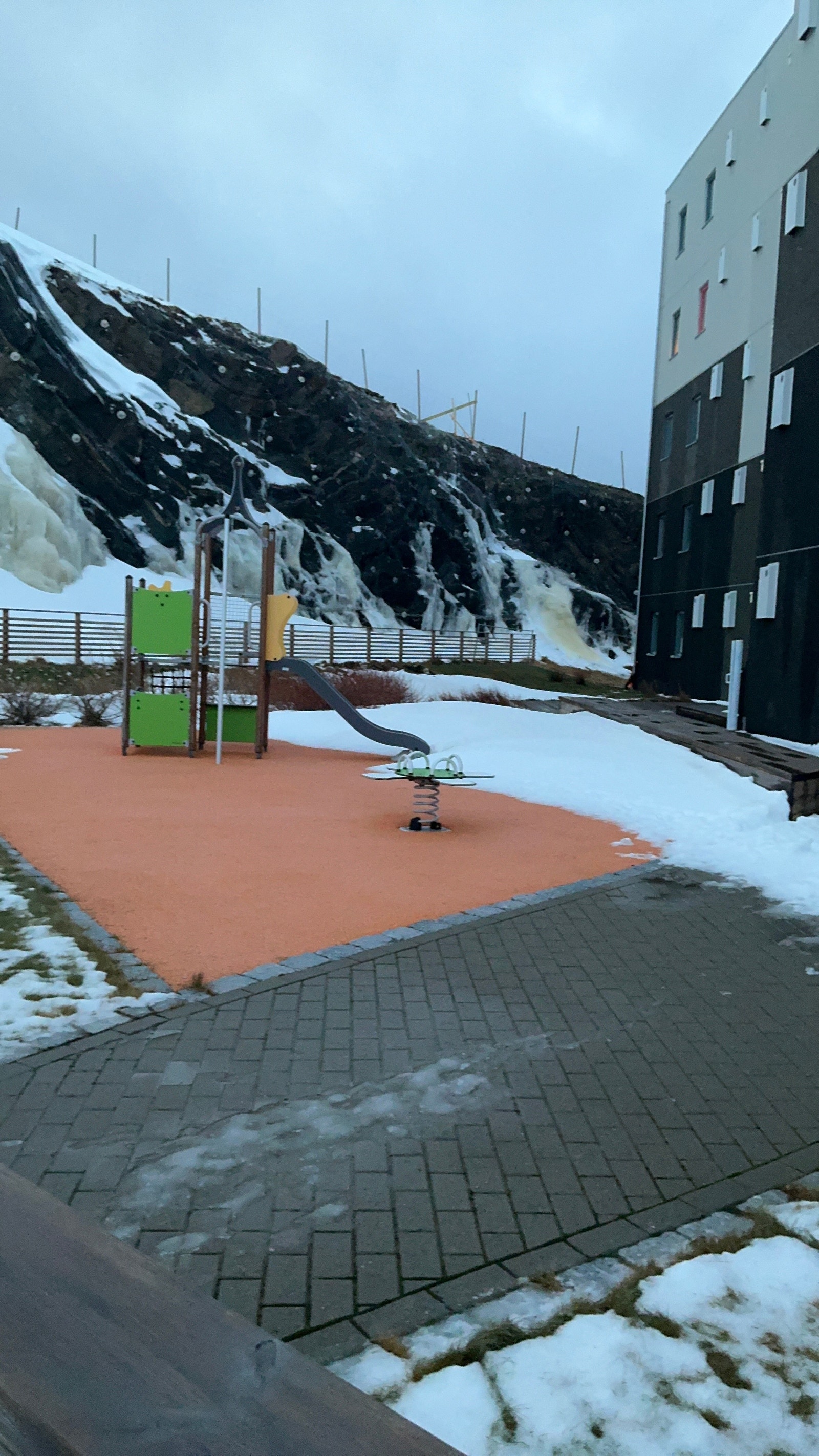 Utvendig pent opparbeidet fellesareal. Galleribilde