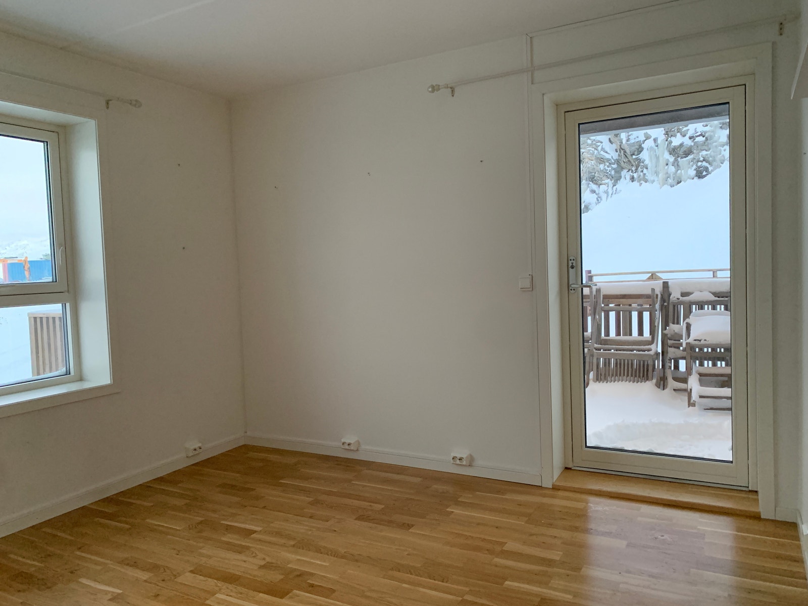 Utgang til balkong fra stue. Galleribilde