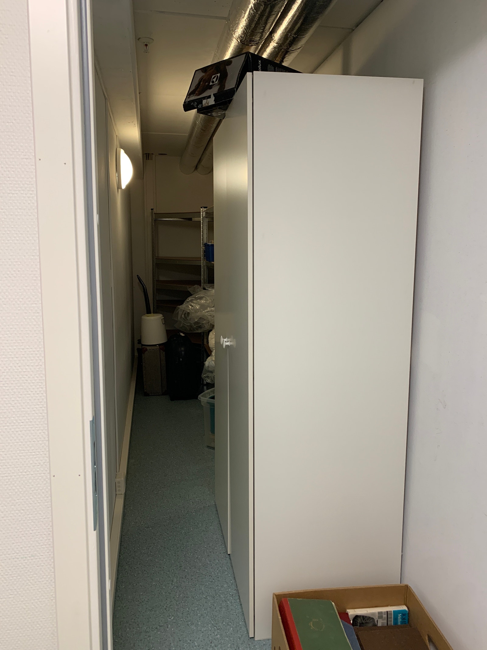 Bod like ved leiligheten med god lagringsplass. Galleribilde