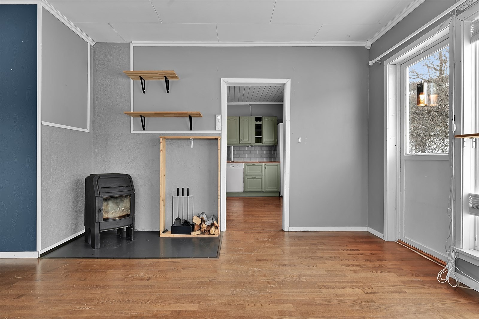 Vedfyrt peis Galleribilde