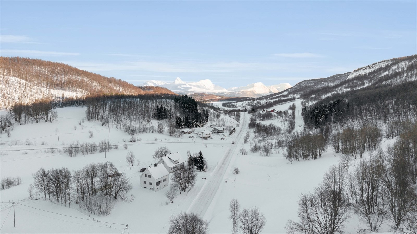 Populære Josefvatn kan sees i bakgrunnen Galleribilde
