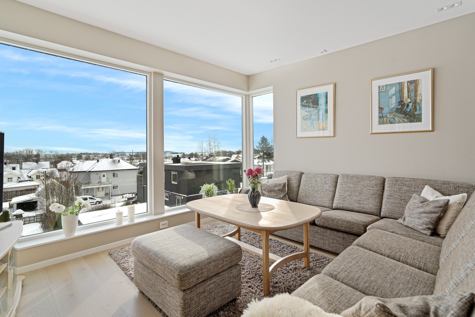 Fra stuen kan du nyte soloppgangen over Oslofjorden Galleribilde