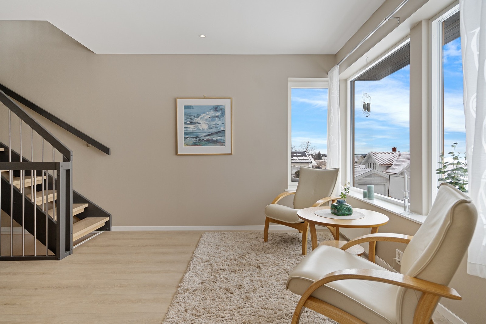 God plass til tv og sofa i stuen Galleribilde