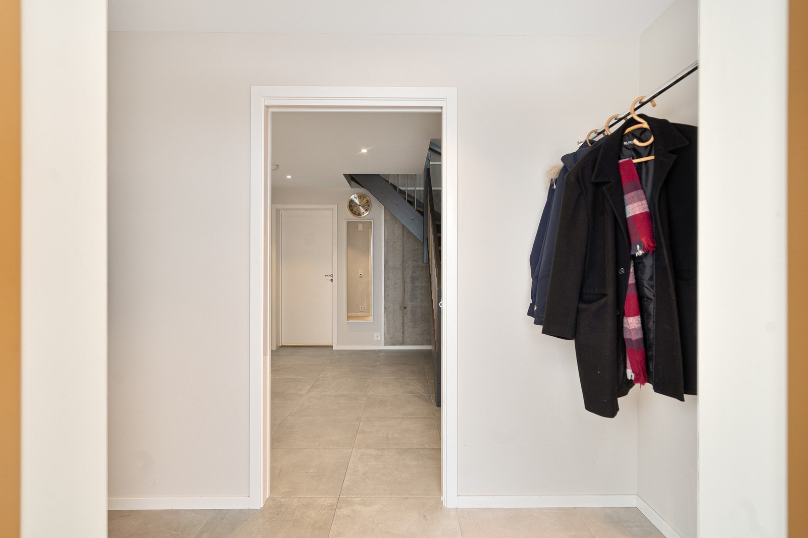 Gang/entré med garderobeløsning Galleribilde