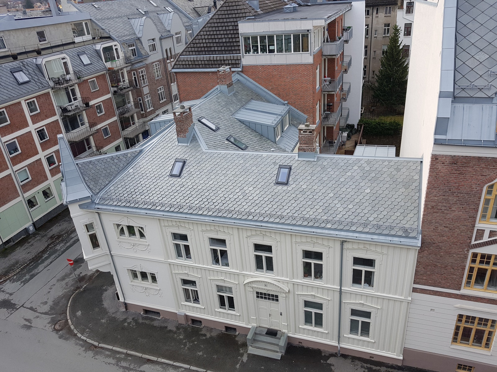 Eiendommen har vært i utleiers eie i over 30 år, og er godt vedlikeholdt. Galleribilde