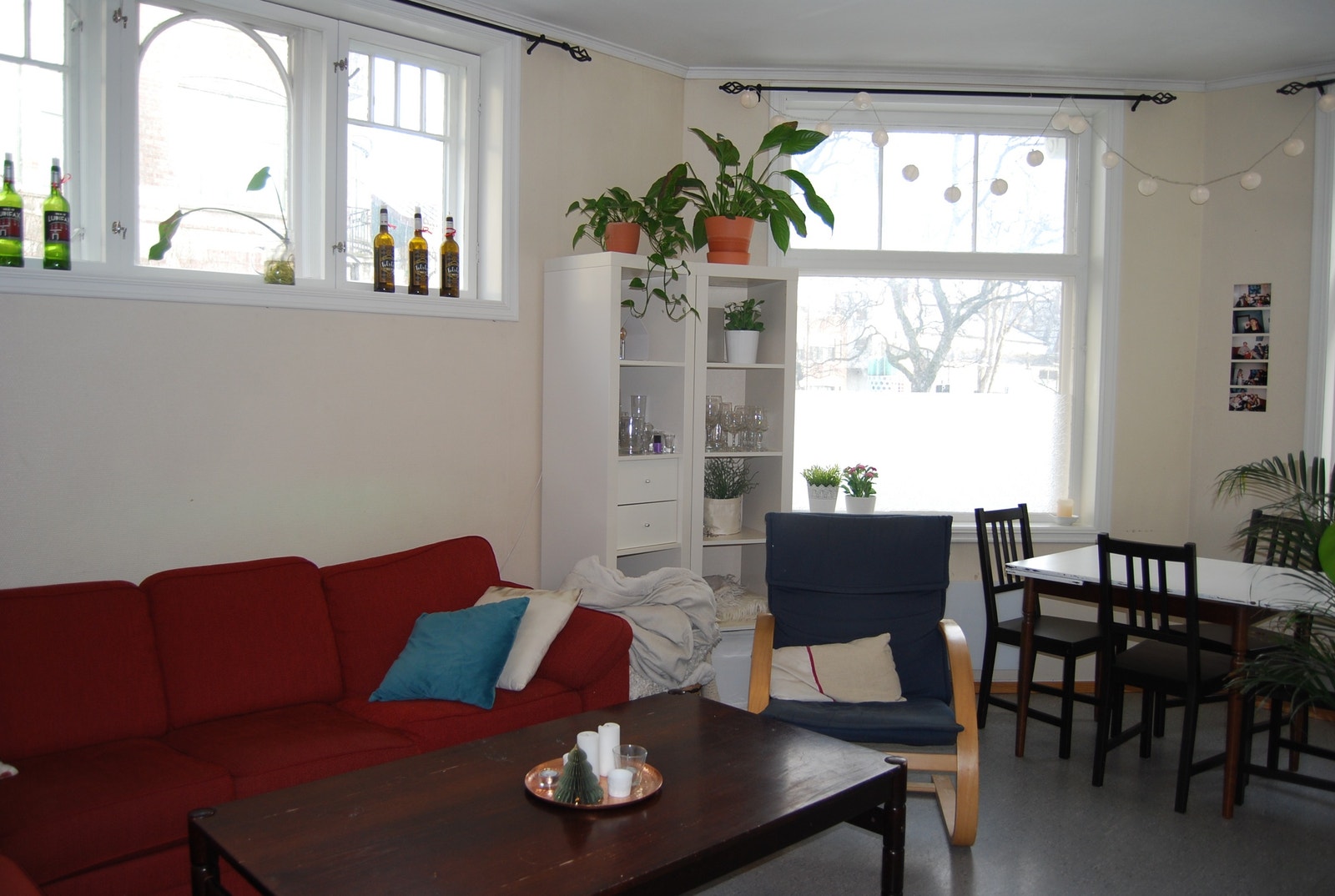 Stue med god plass til både spisebord og sofagruppe Galleribilde