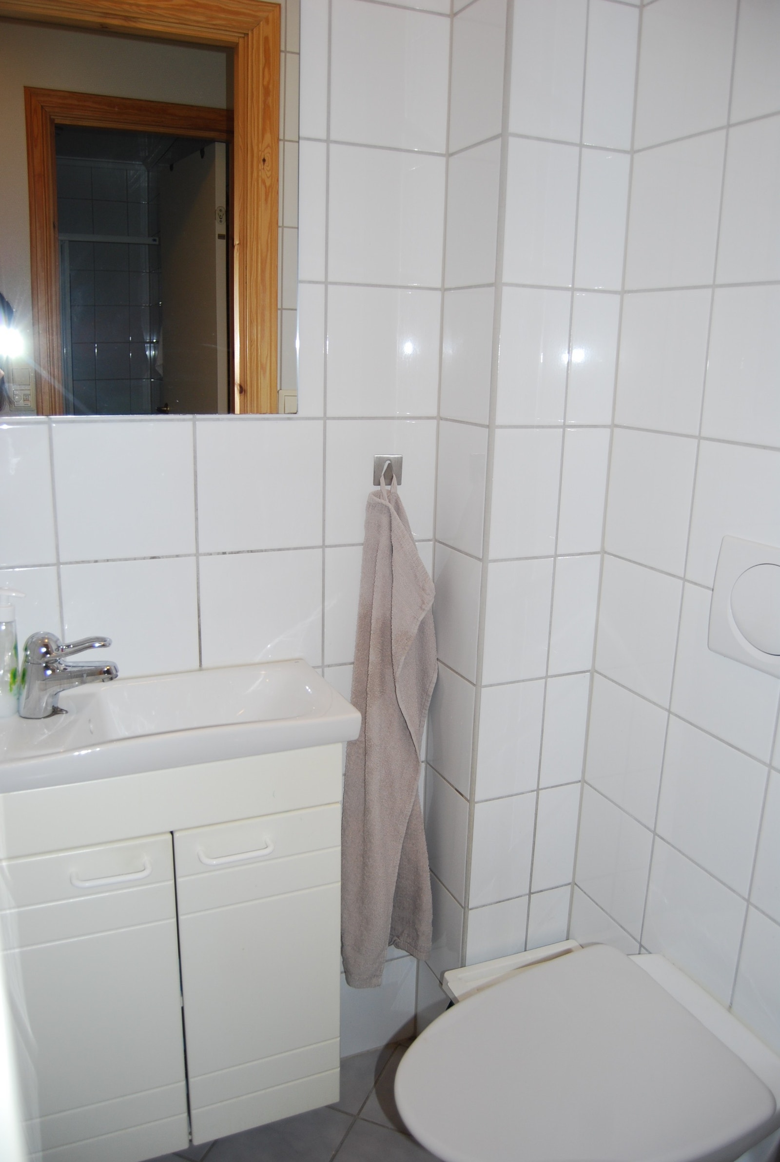 Ett av to toalettrom Galleribilde