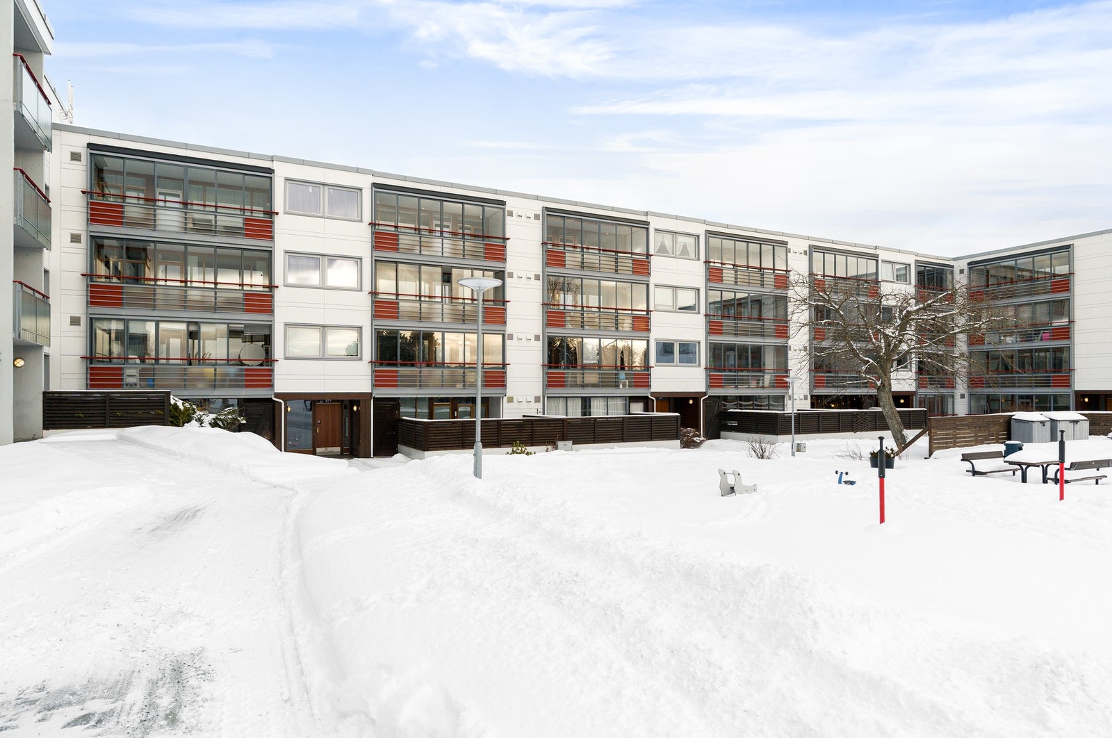 Kolstad er et meget populært boligområde som kun ligger ca. 15 minutter kjøring fra Trondheim sentrum. Galleribilde