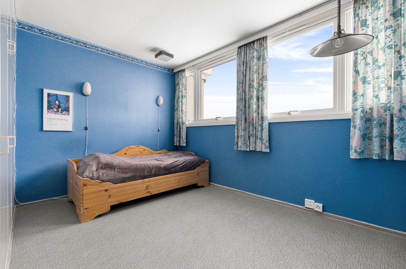 Soverom 2 på 12,5 m². Rikelig med plass til dobbeltseng, mulig å etablere et ekstra soverom ved behov. Galleribilde