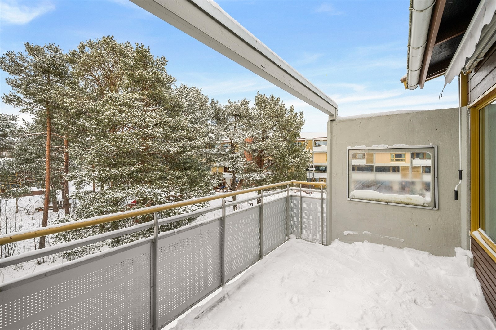 Her er det god plass til møbler og det er etablert markise Galleribilde