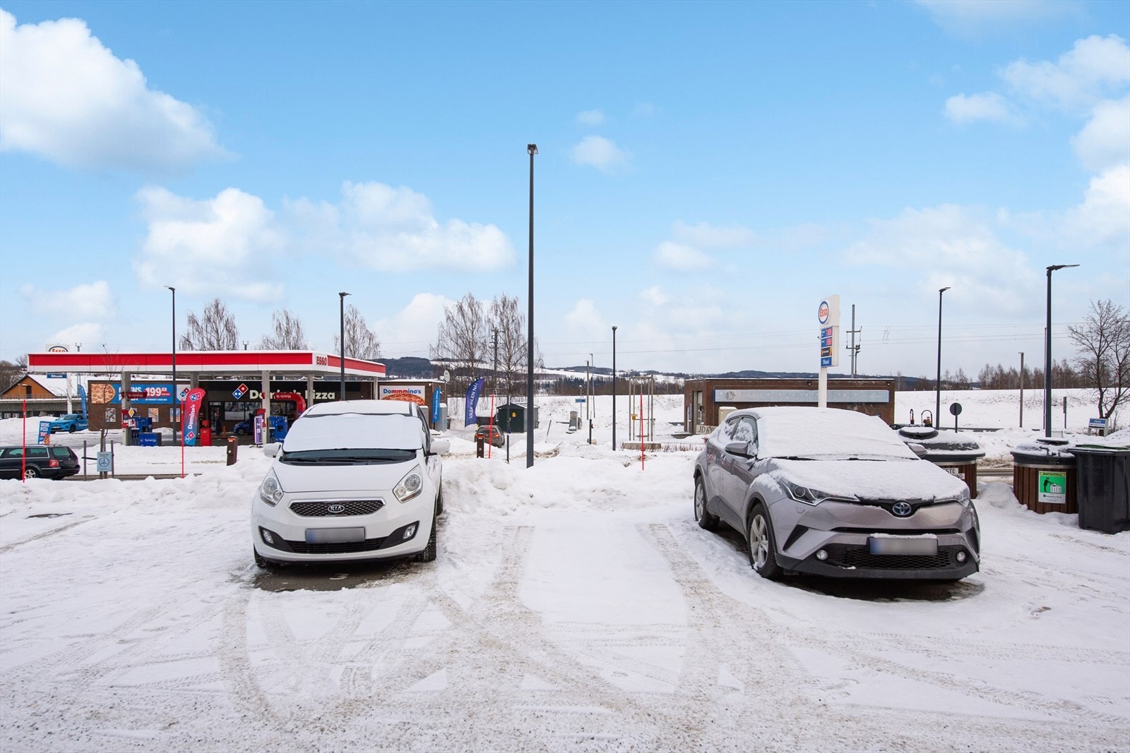 Medfølger biloppstillingsplass på eiendommen som inngår i felleskostnadene. Galleribilde