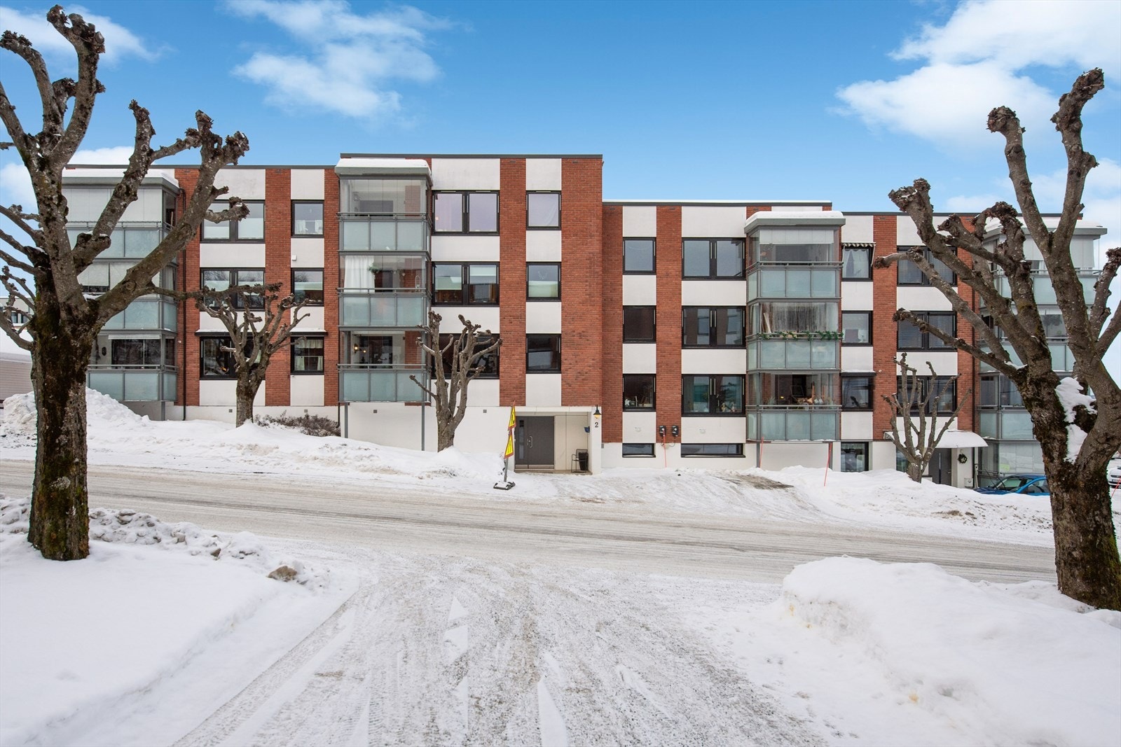 Her bor du tilbaketrukket, men samtidig sentralt, med kort avstand til NTNU, Mjøsa, offentlig kommunikasjon, dagligvarebutikk og flotte turmuligheter. Galleribilde