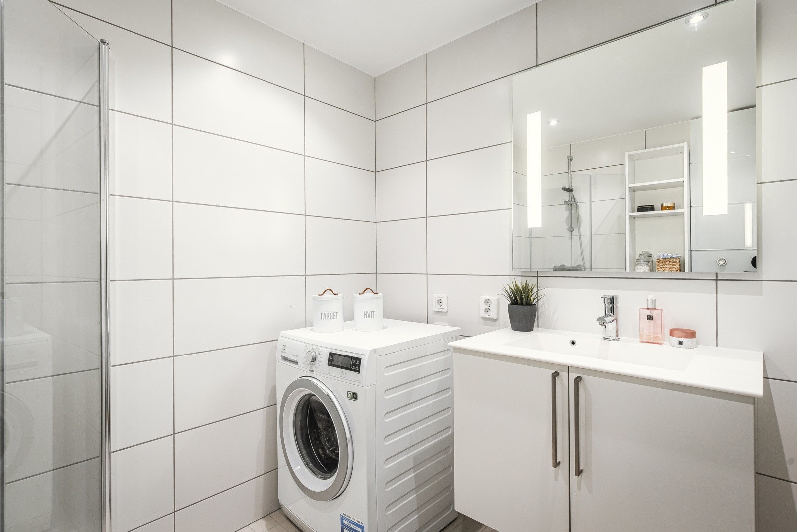 Lyst og fint bad med god standard. Byggeår 2015. Galleribilde