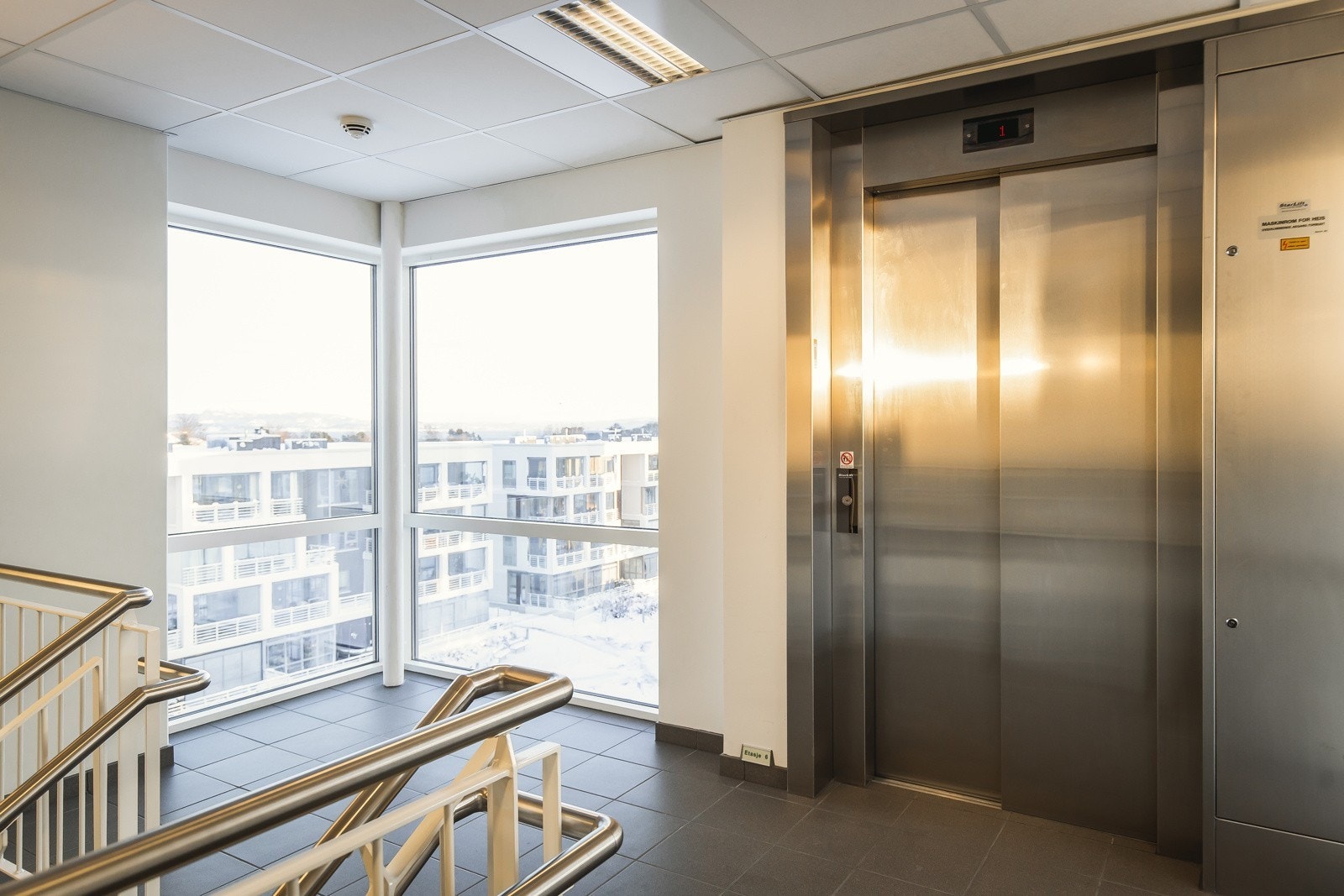 Bygget har heis som går helt ned til bodarealer og parkeringskjeller Galleribilde