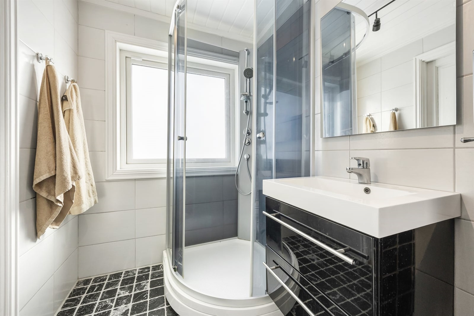 Dusjing i dusjkabinett Galleribilde