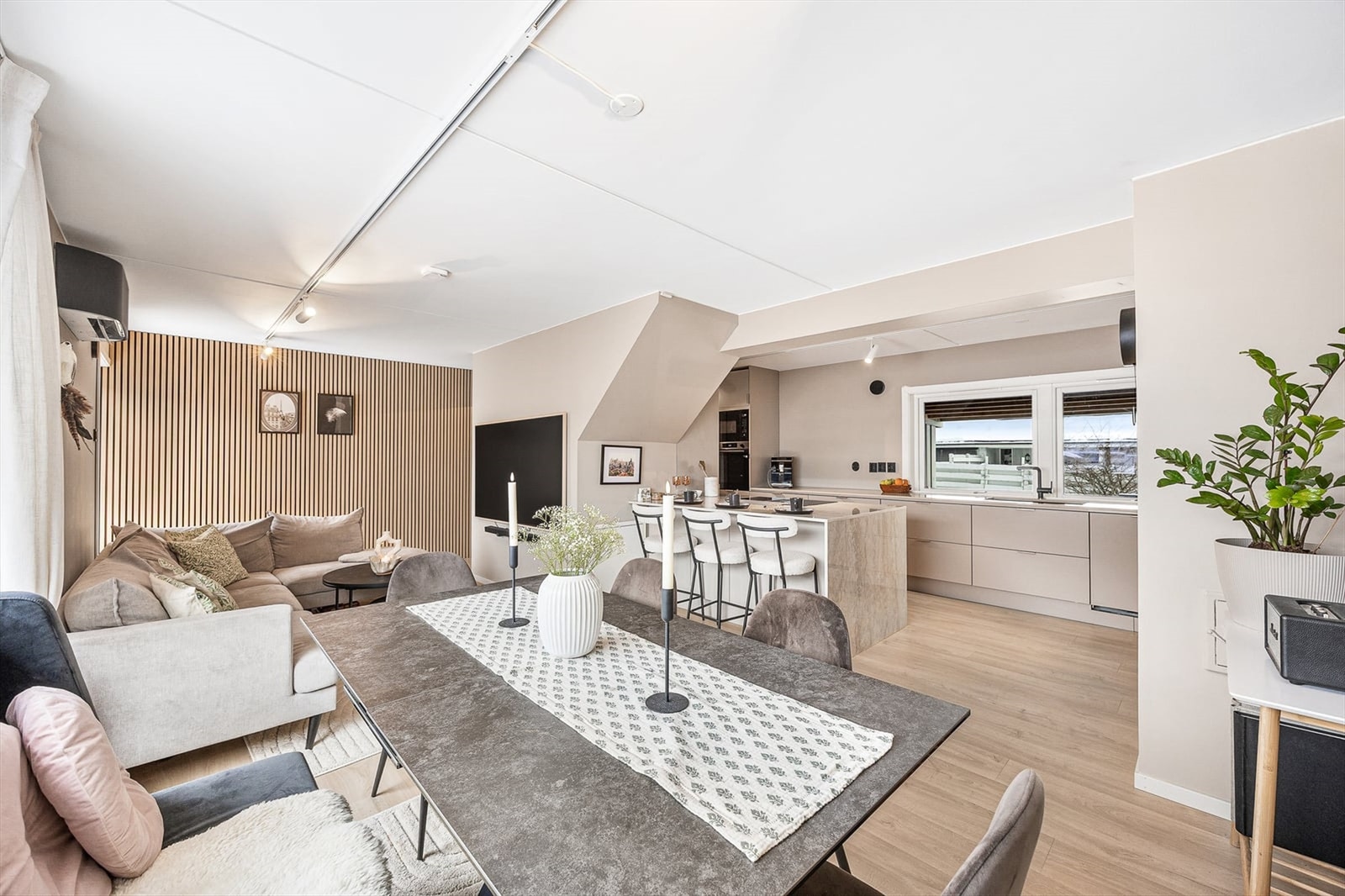 Kontrastvegg i spiler Galleribilde