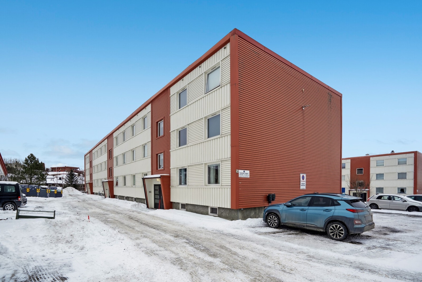 Det medfølger en parkeringsplass ved kjøp av leiligheten. Galleribilde