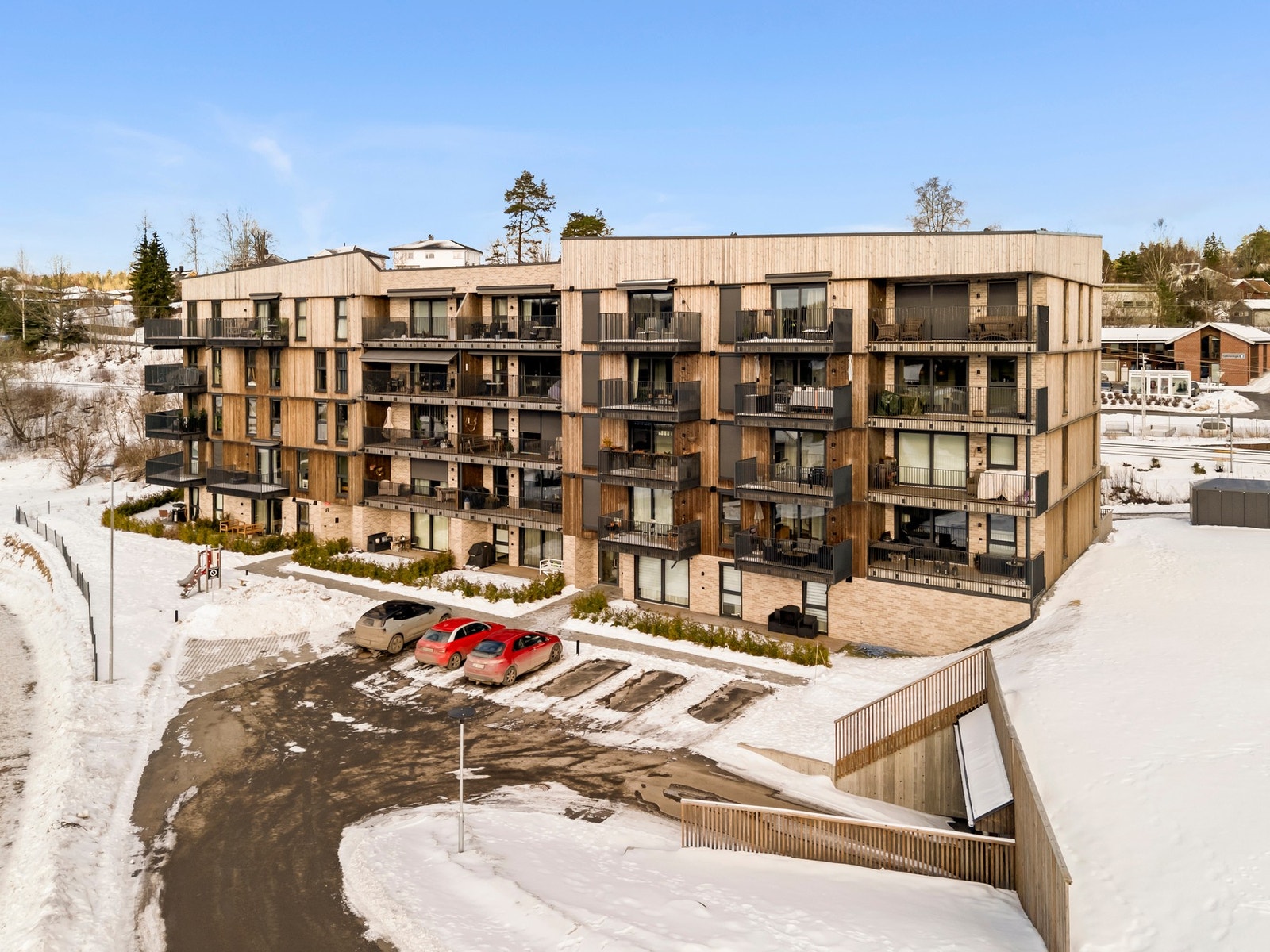 Her bor du landlig, men sentralt, midt i hjertet av Tomter sentrum. Galleribilde