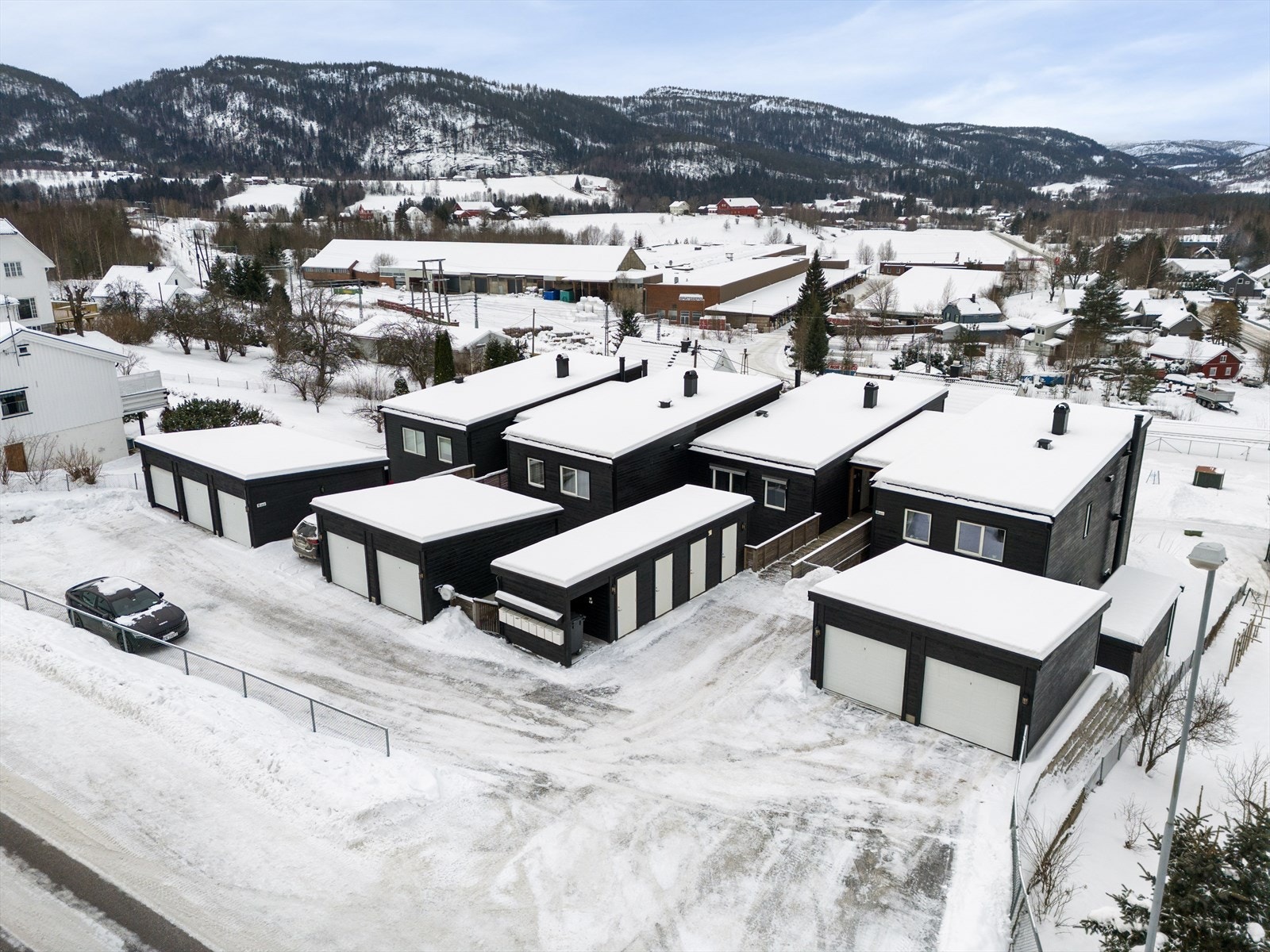Det er flere flotte tur og rekreasjonsområder i området med blant annet Folkestien som starter ved Lunde sluse og går nedover langs den idylliske Telemarkskanalen. Galleribilde