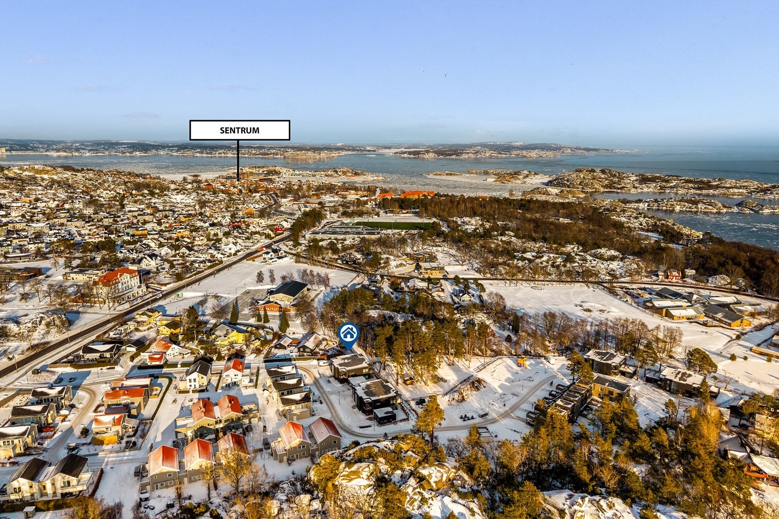 Leiligheten ligger i Grevleløkka 15 i Stavern, i et etablert og attraktivt boligområde bestående av leilighetsbebyggelse og øvrig boligbebyggelse. Galleribilde