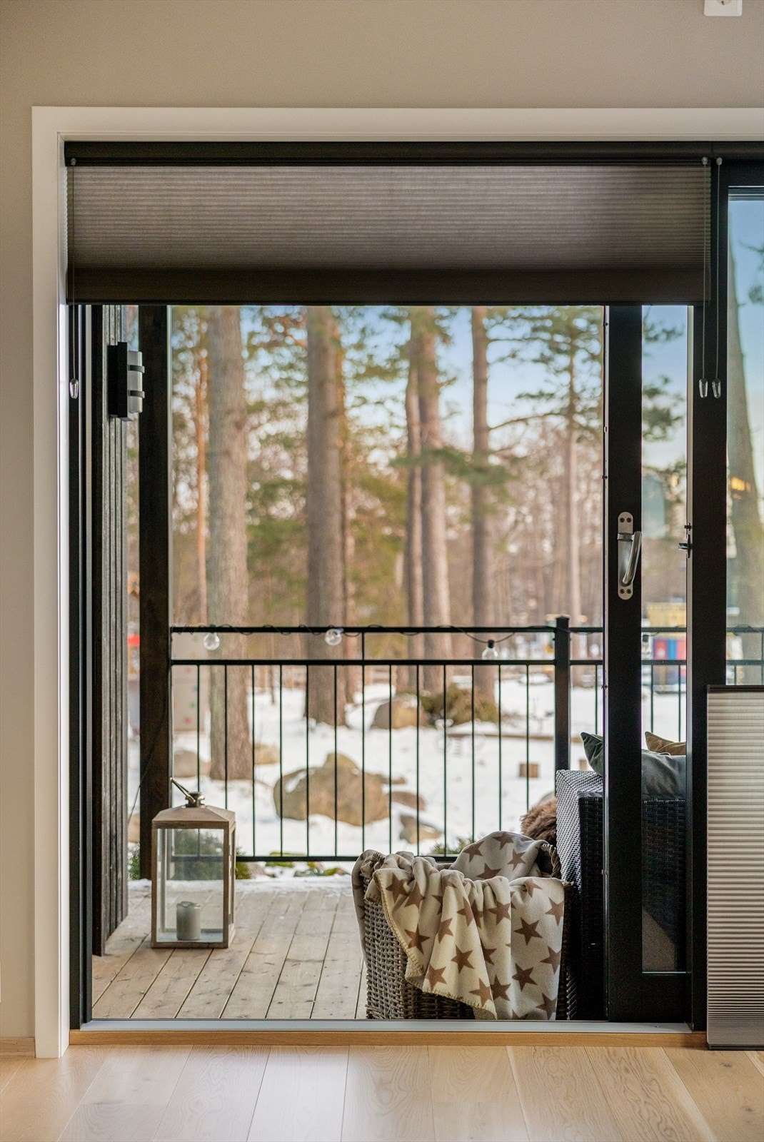 Fra terrassen er det en landlig utsikt. Galleribilde