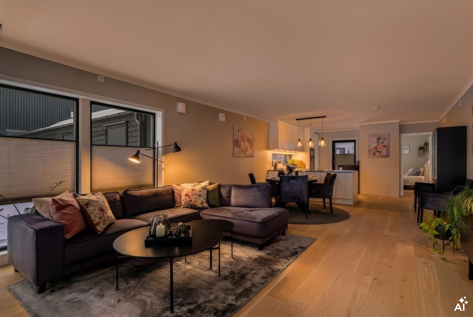 Den åpne løsningen mellom stue og kjøkken skaper en sosial sone. Galleribilde