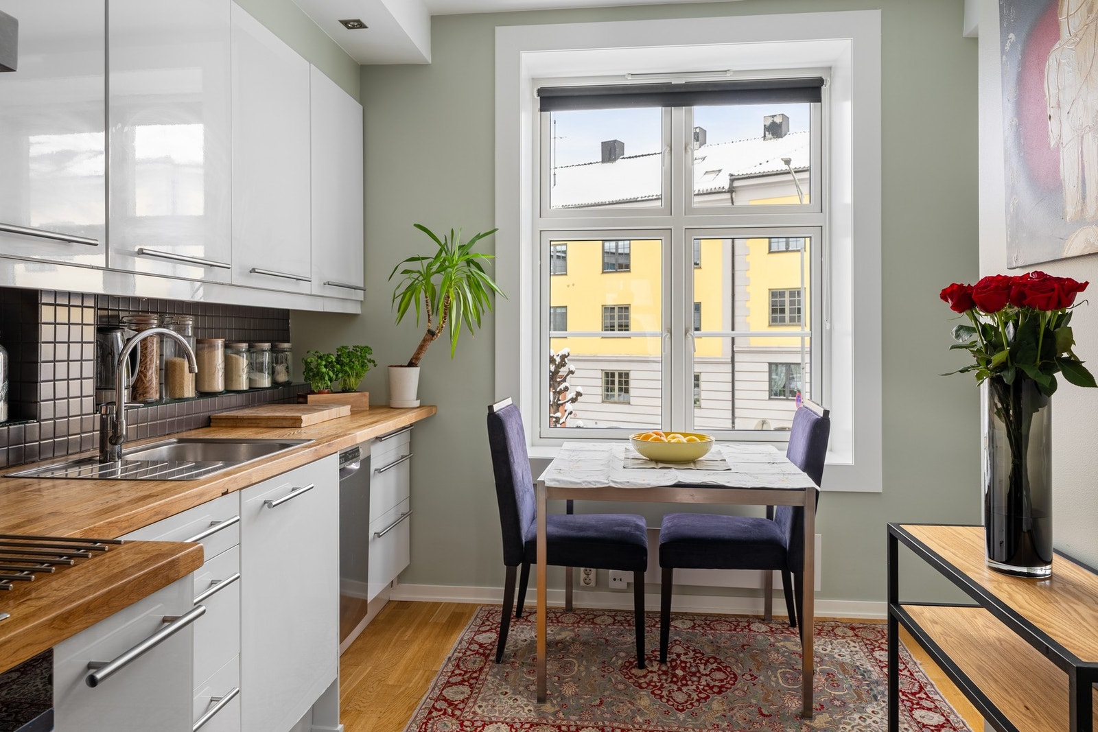 Boligen ligger i et svært attraktivt og veldrevet borettslag. Her er alt tilrettelagt for trivsel for beboerne! Galleribilde