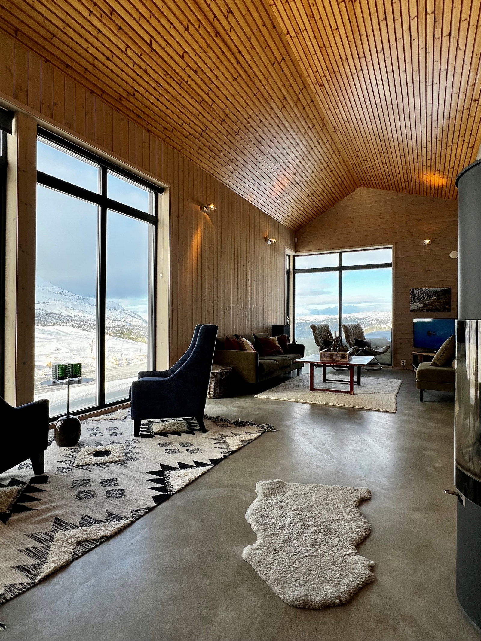 Høyt under taket gir mye romfølelse Galleribilde