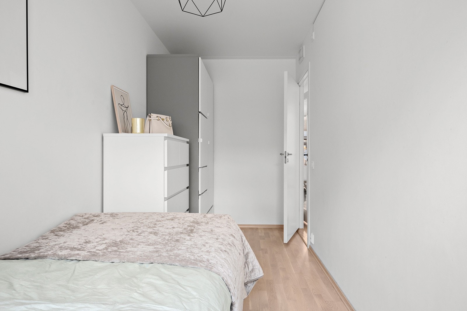 Rommet kan alternativt benyttes som barnerom, kontor eller gjesterom. Galleribilde