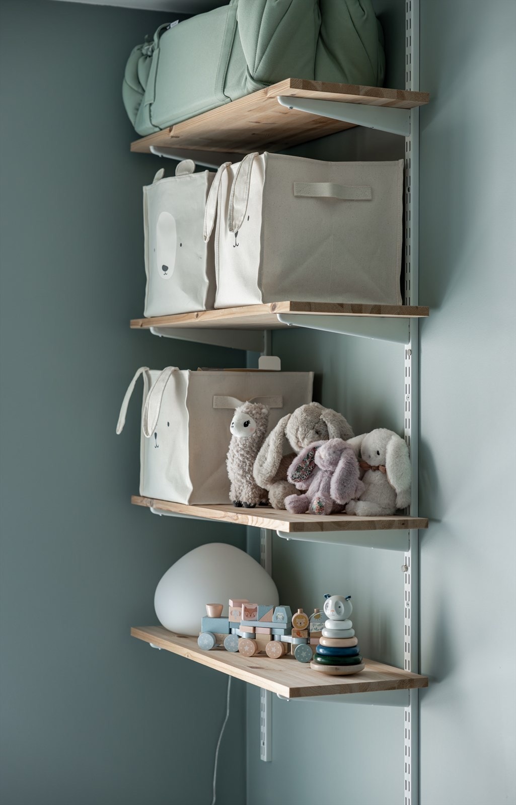 Dette er et nyere boligbygg noe som gir gode kvaliteter som heisadkomst, ventilasjon, betong som etasjeskille og generell god standard. Galleribilde