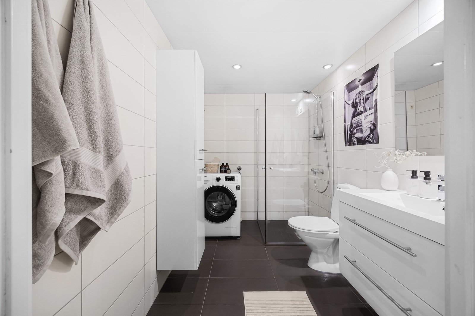 Pent flislagt bad med behagelig gulvvarme. Galleribilde